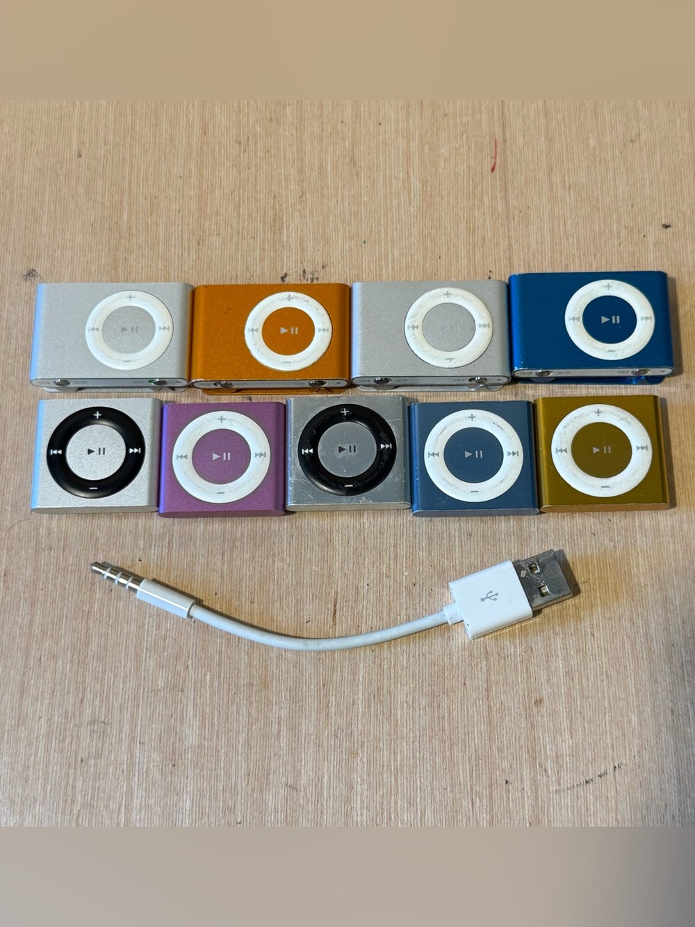 Lot Of 9 iPod Shuffle 2/4th Gen w/Charger Model:1337,1204 UNTESTED Read Info Blw